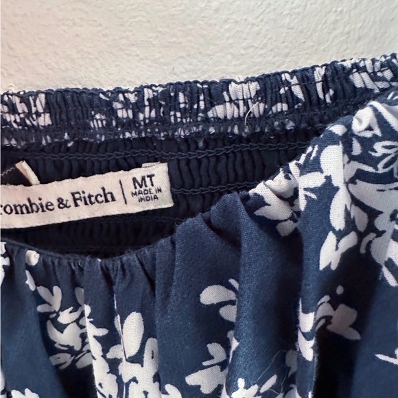 Abercrombie & Fitch Blue and White Floral Flutter Sleeve Dress - Picture 4 of 4